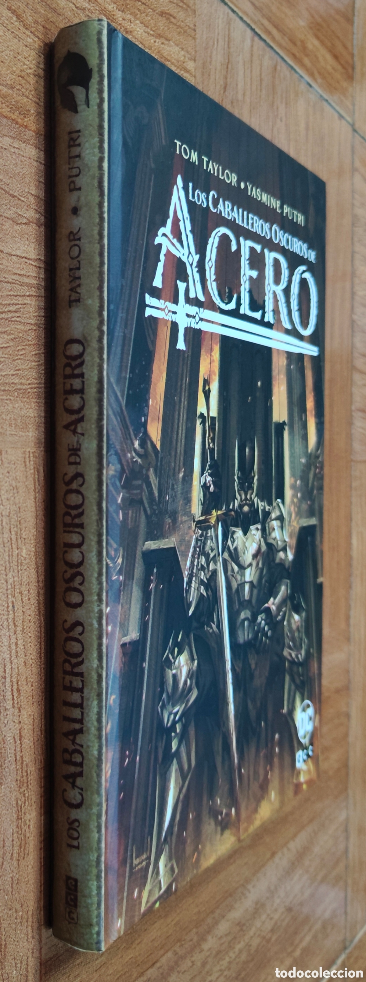 books: Los Caballeros Oscuros de Acero � ECC - Tom Taylor / Yasmine Putri