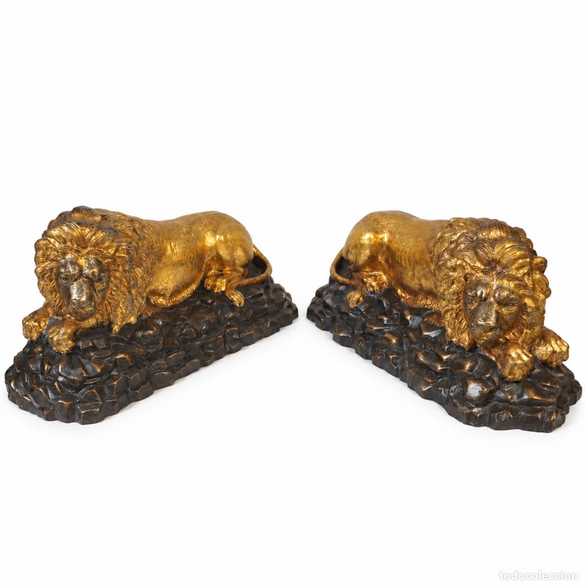 books: Pareja de leones reclinados con acabado patinado y dorado (46 cm)