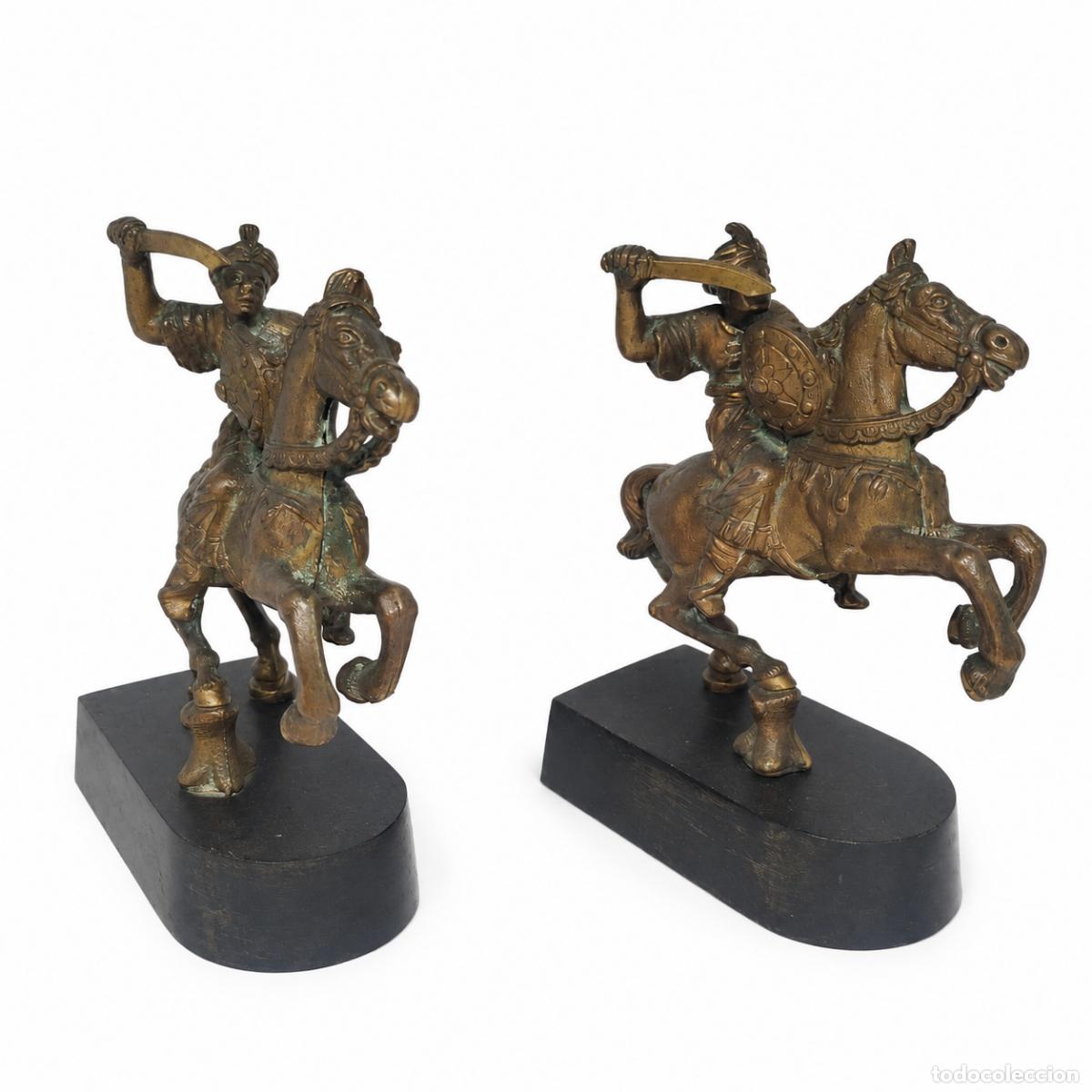 Libros: Pareja de guerreros a caballo, en bronce. - Foto 2