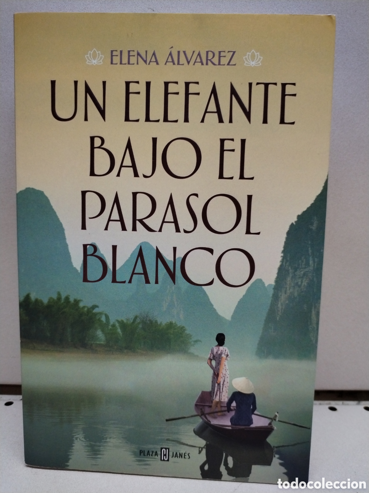 books: Un elefante bajo el parasol blanco (&Eacute;xitos) - Elena &Aacute;lvarez