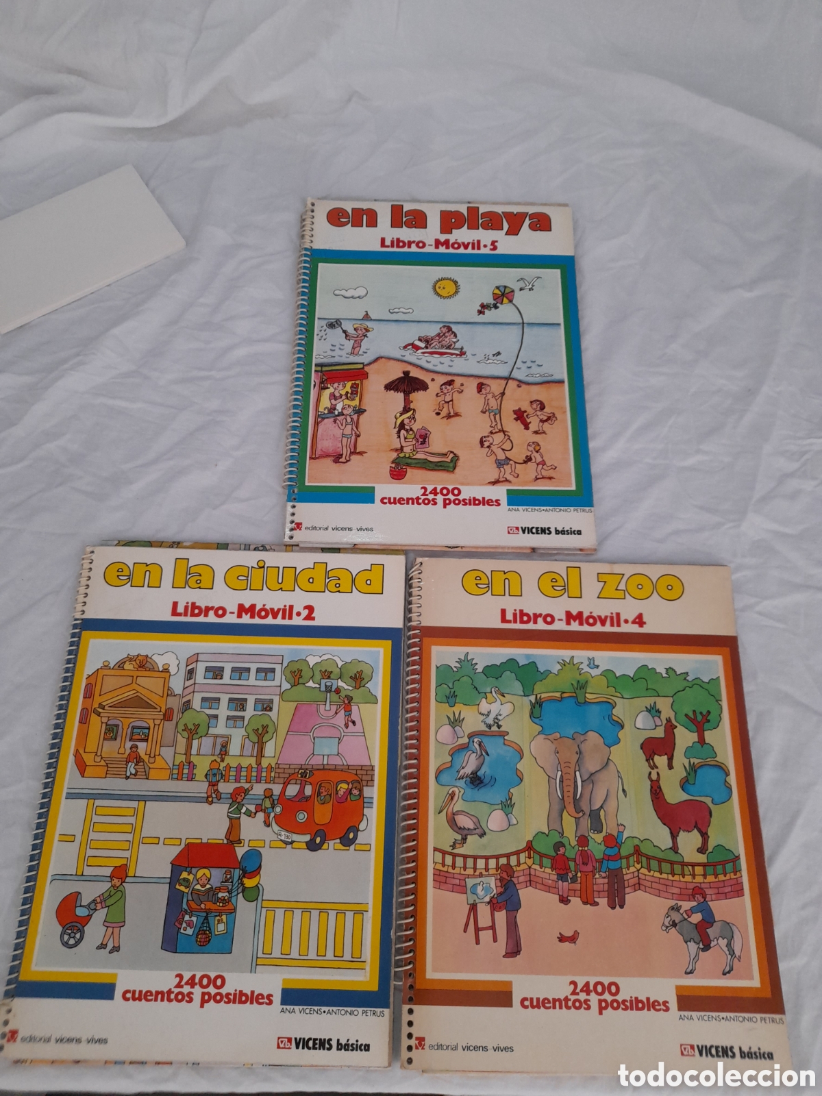 Libros: LOTE DE 3 ANTIGUOS LIBROS MOVILES. NUM. 2-4-5. EN LA CIUDAD, EN EL ZOO Y EN LA PLAYA. VICENS VIVES.