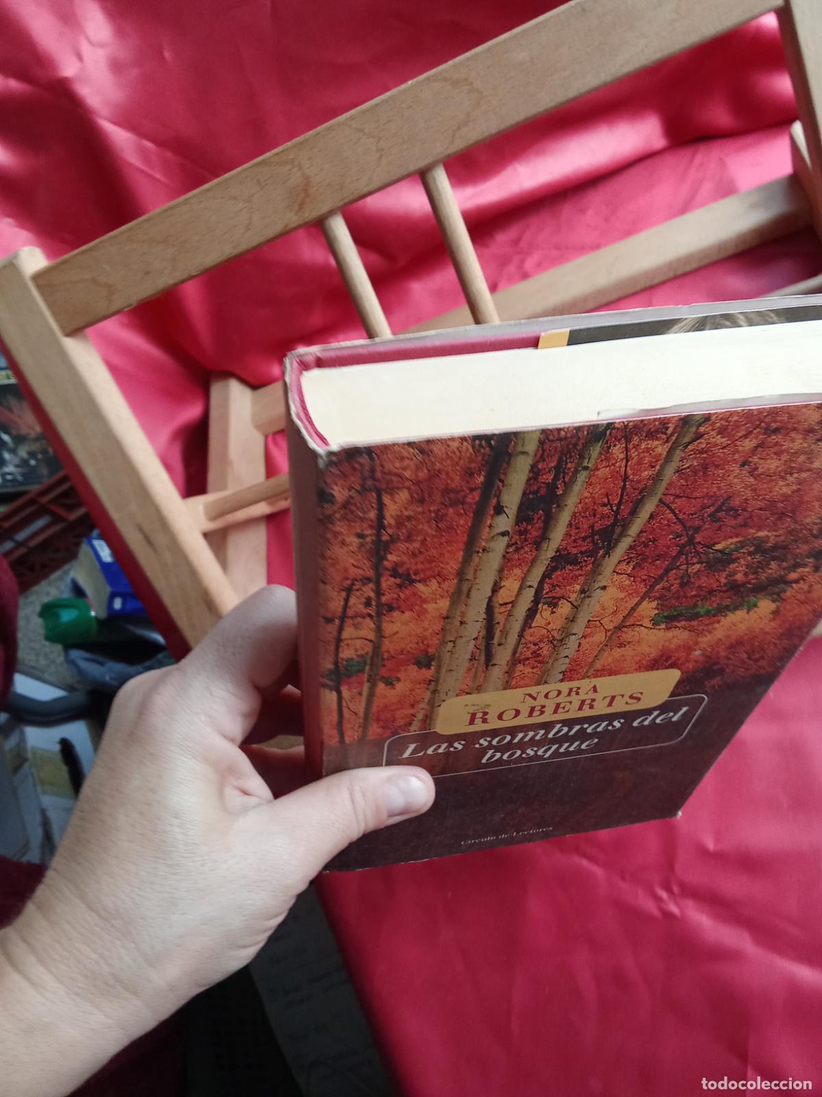 Libros: Las sombras del bosque. Nora Roberts L.28105-1088 - Foto 2
