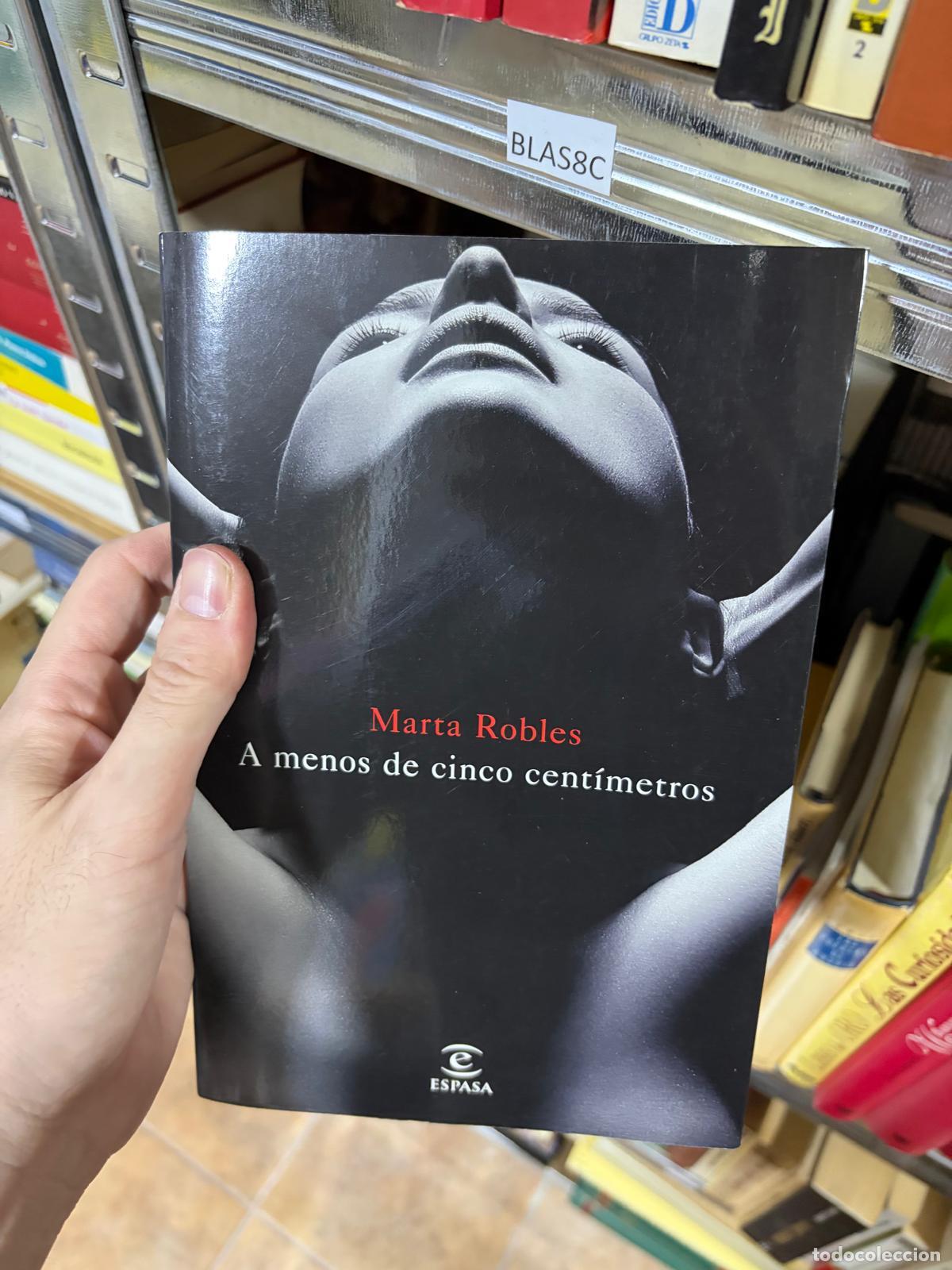 Libri di seconda mano: BLAS8C A MENOS DE CINCO CENT&Iacute;METROS Marta Robles Espasa - Marta Robles
