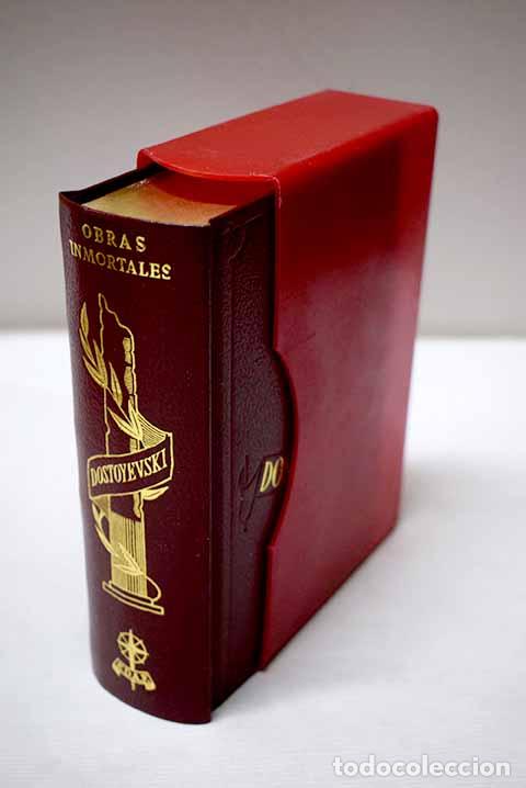 Libros: Los hermanos Karamazov ; Crimen y castigo ; Stepanchikovo y sus habitantes ; El jugador