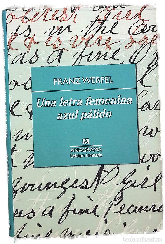 Libros: Una letra femenina azul p&aacute;lido