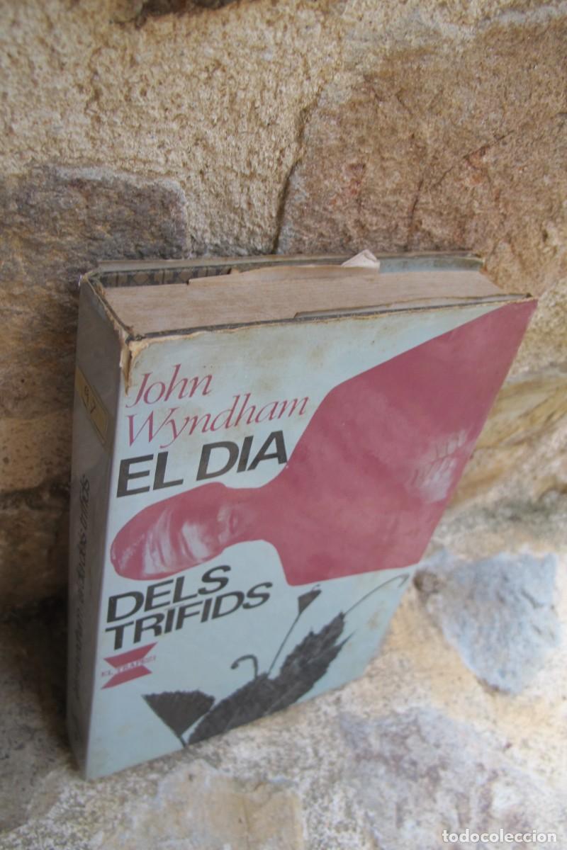 Libri di seconda mano: EL DIA DELS TRIFIDS. JOHN WYNDHAM. EL TRAPEZI. PRIMERA EDICIO