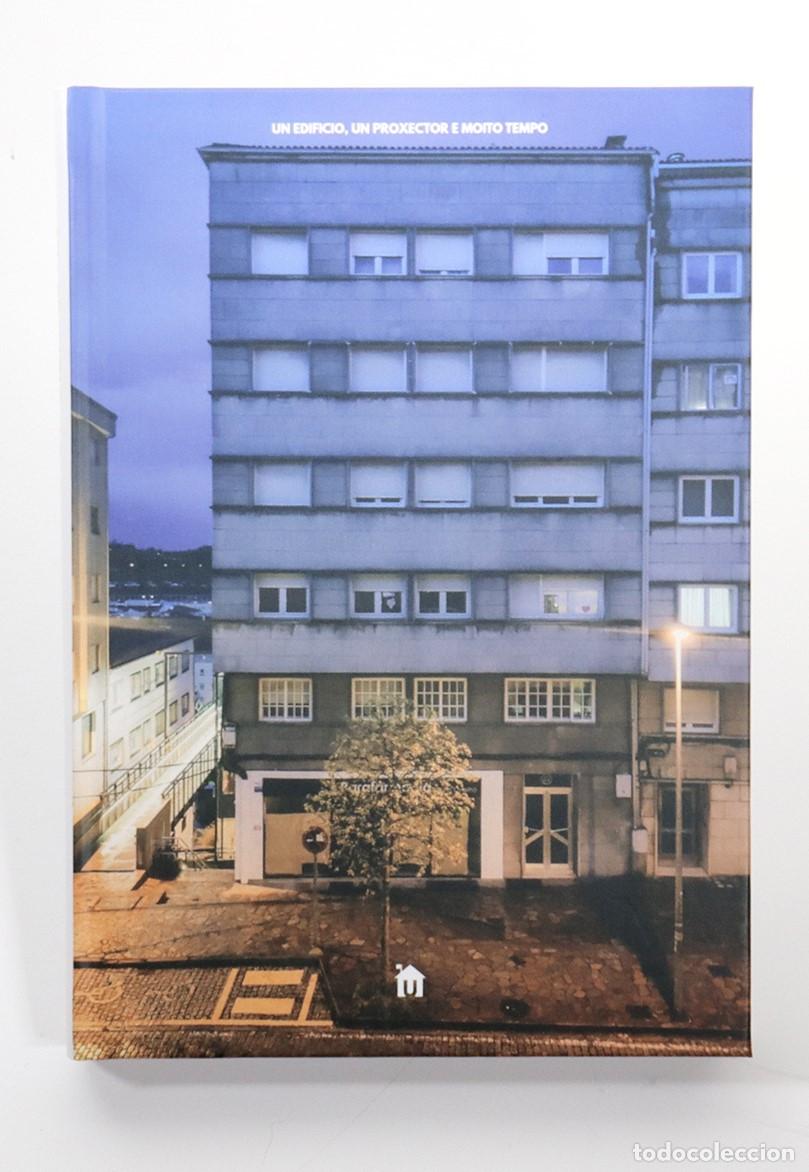 Libros: Un edificio, un proxector e moito tempo - Unitaria
