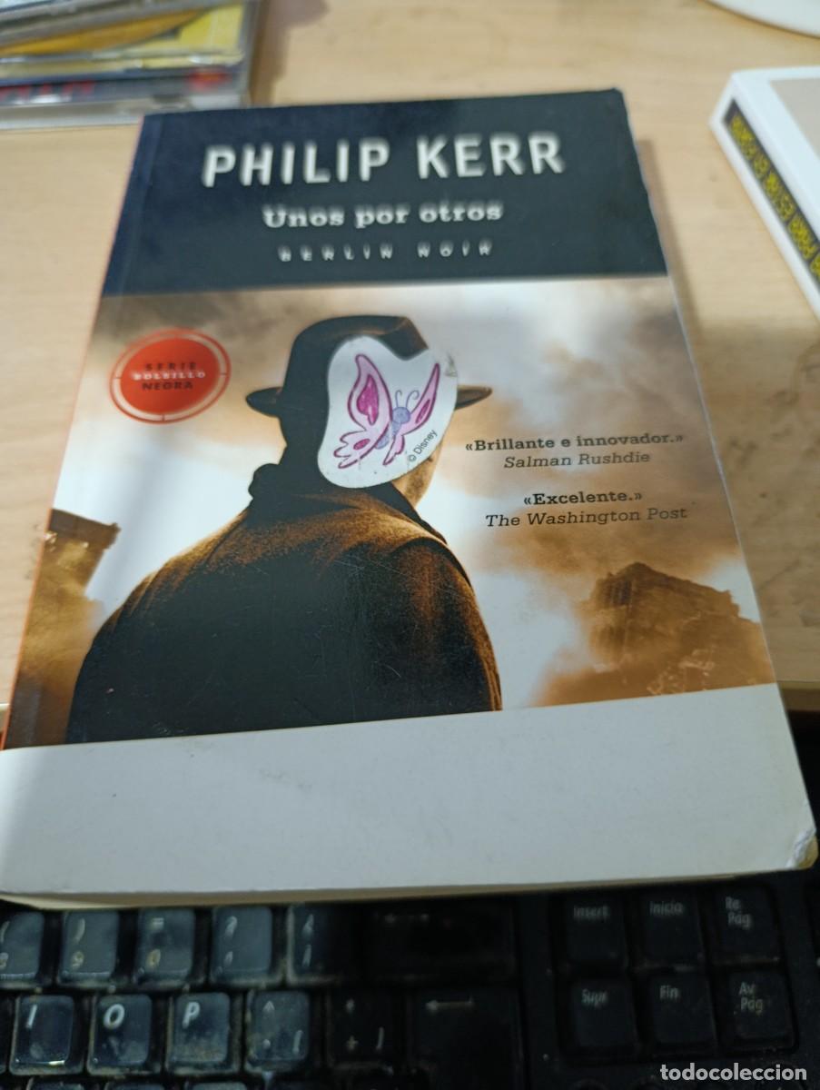 B&uuml;cher: UNOS POR OTROS. PHILIP KERR. EST33B2