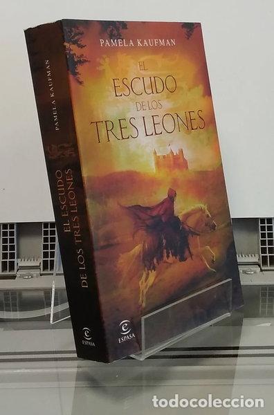 Libri di seconda mano: El escudo de los tres leones- 9788467026009