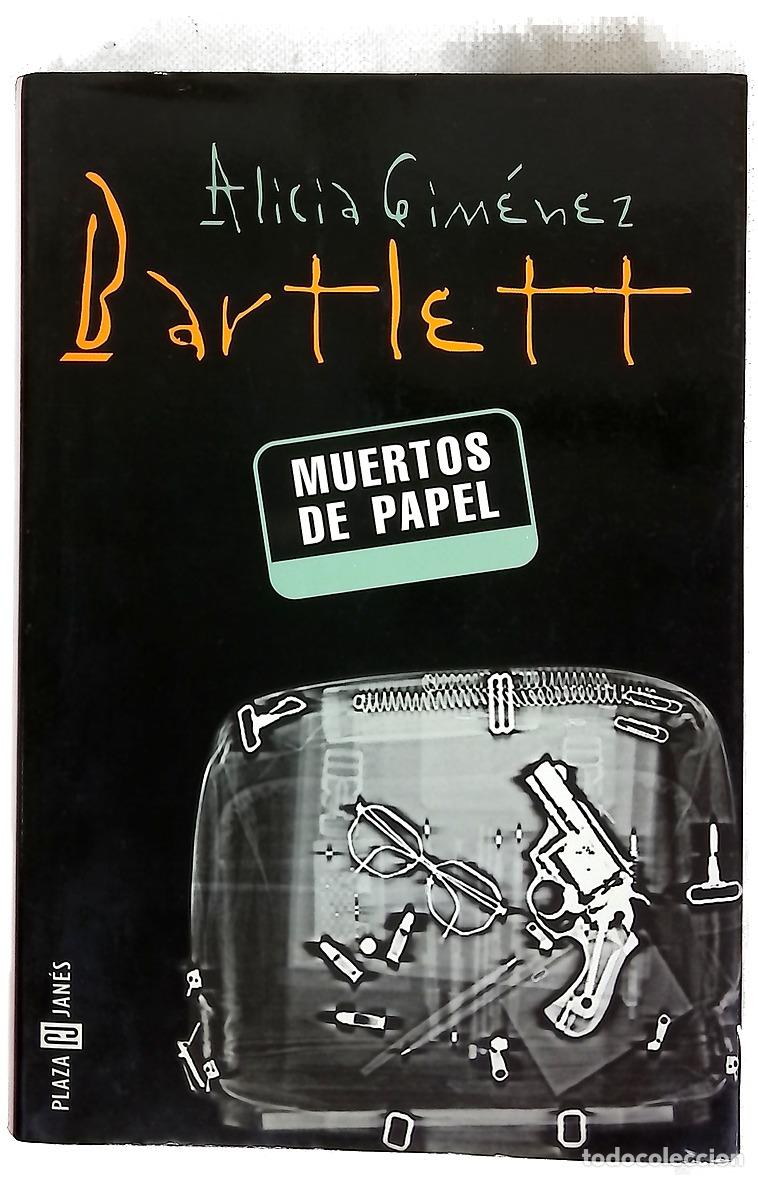 Libros: Muertos de papel - Gim&eacute;nez Bartlett, Alicia