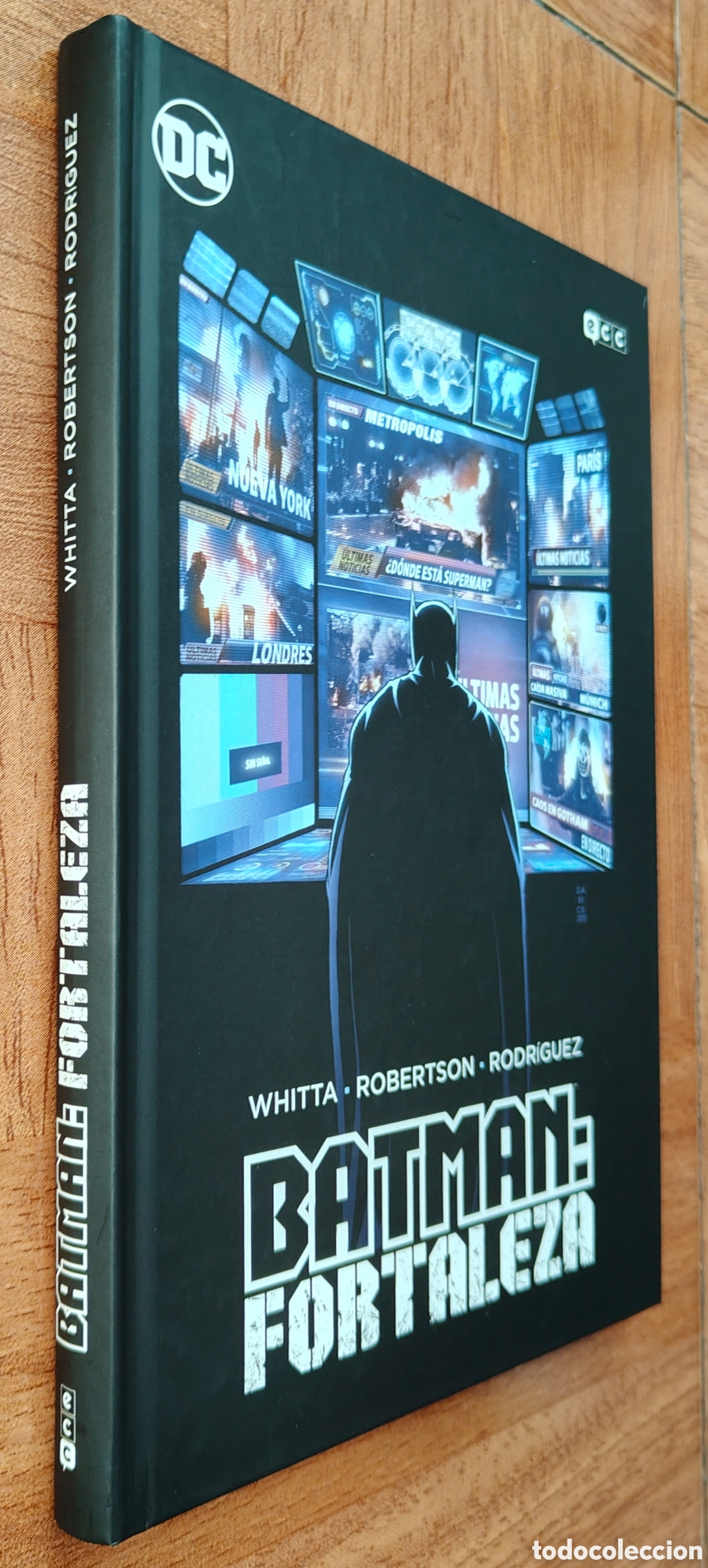 Livros em segunda m&atilde;o: Batman: Fortaleza � ECC - Whitta/ Robertson / Rodr&iacute;guez