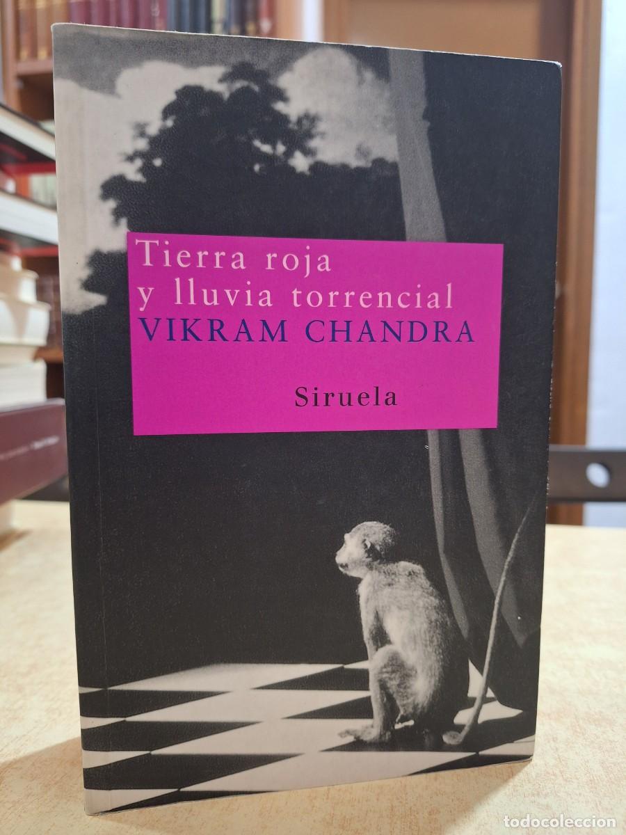 Libros: TIERRA ROJA Y LLUVIA TORRENCIAL. - CHANDRA, VIKRAM. - Foto 1
