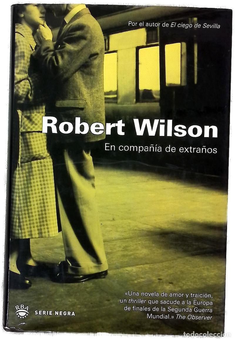Livres: En compa&ntilde;&iacute;a de extra&ntilde;os - Wilson, Robert