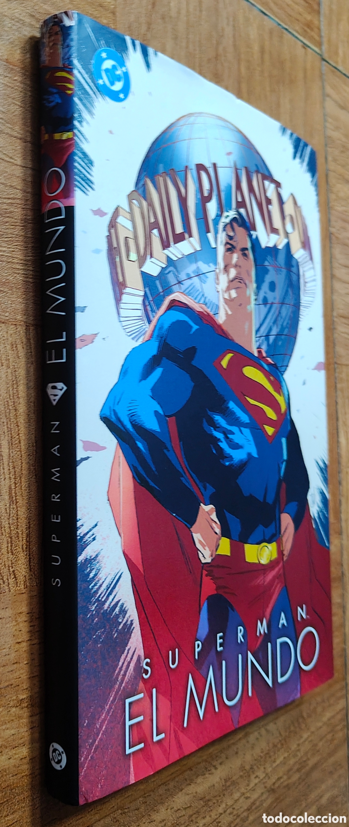 Libros: Superman: El Mundo � Panini - VV. AA. - Foto 1