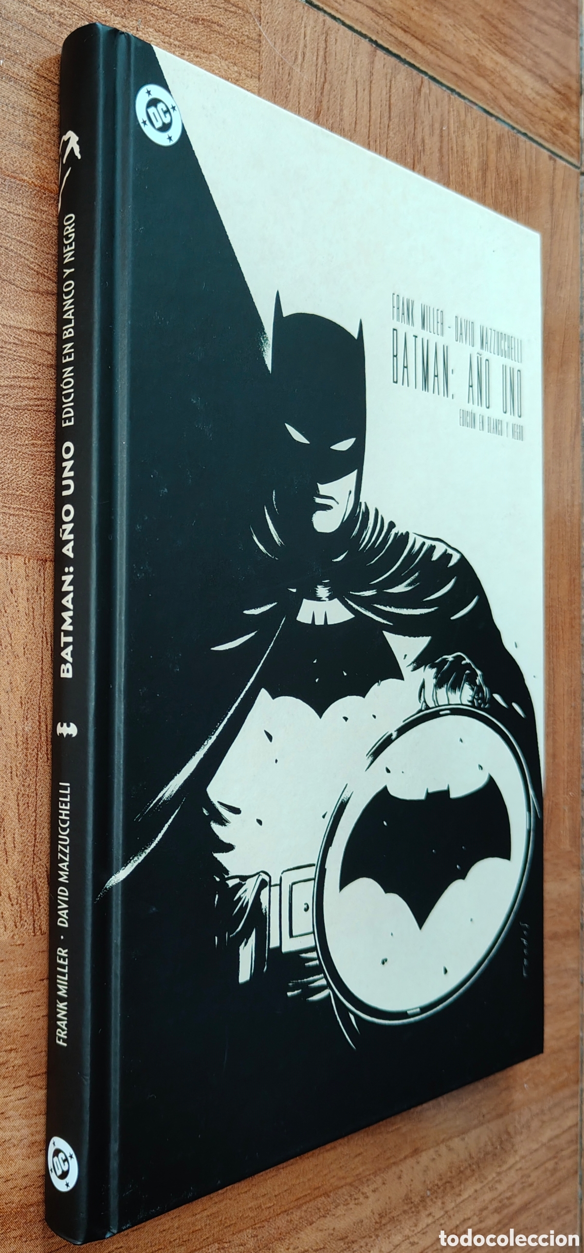 Libros: Batman: A&ntilde;o Uno � Edici&oacute;n en Blanco y Negro - Frank Miller / David Mazzuccelli