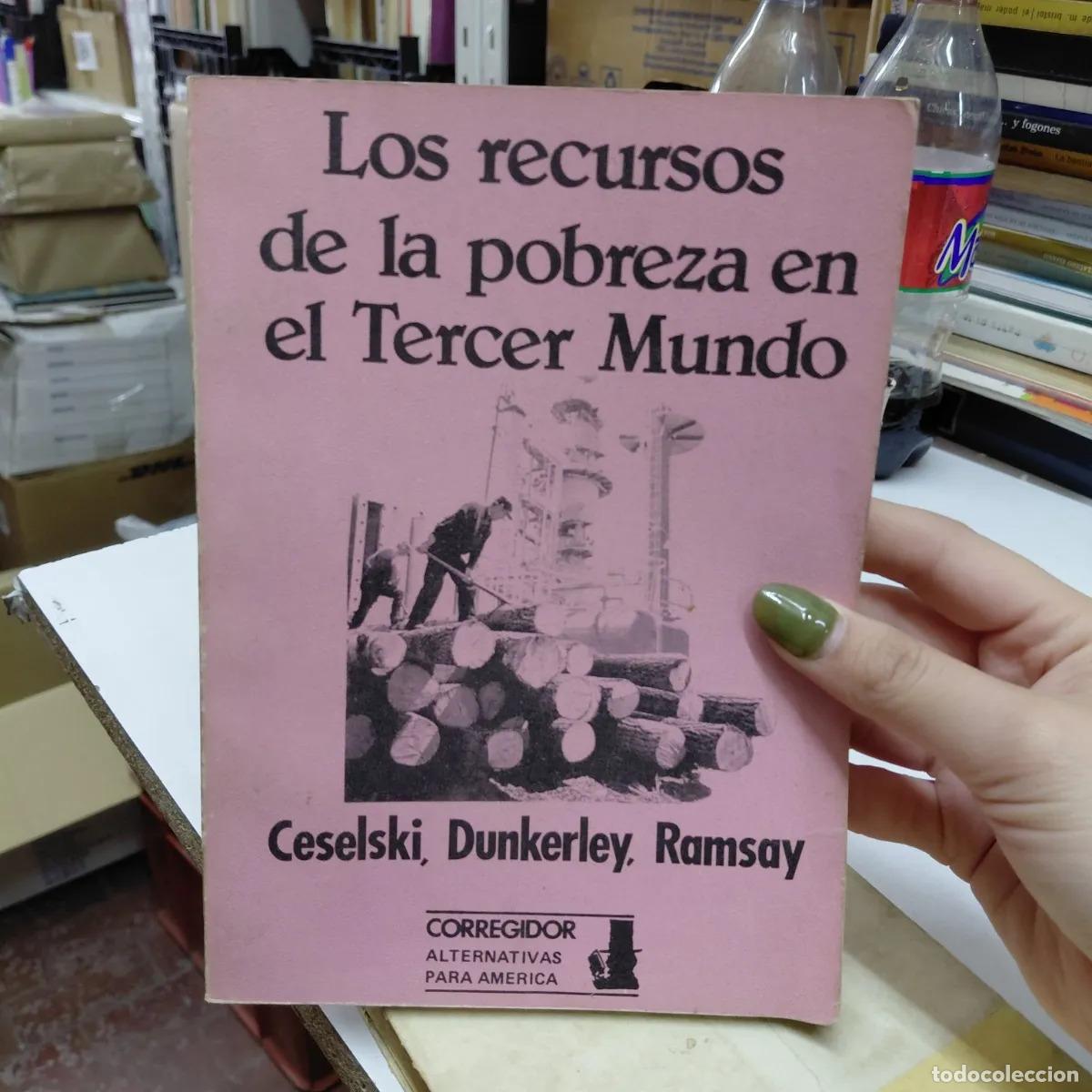 Livros em segunda m&atilde;o: Los recursos de la pobreza en el tercer mundo - VVAA