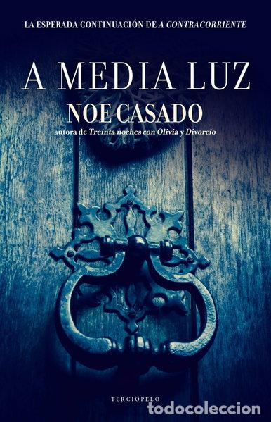 Libri di seconda mano: A media luz- 9788415952015