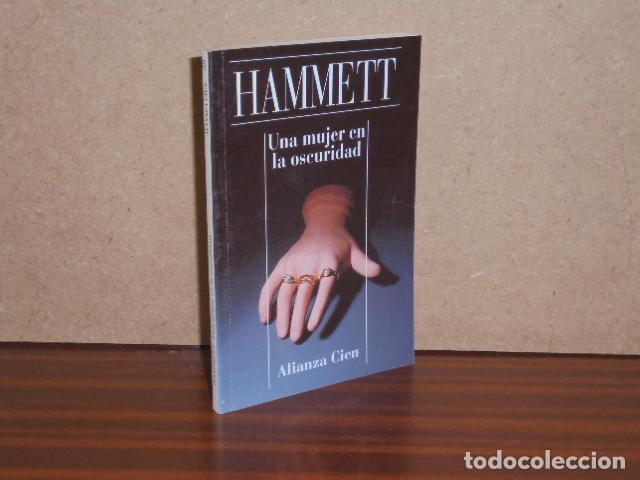 B&uuml;cher: UNA MUJER EN LA OSCURIDAD - Hammett, Dashiell