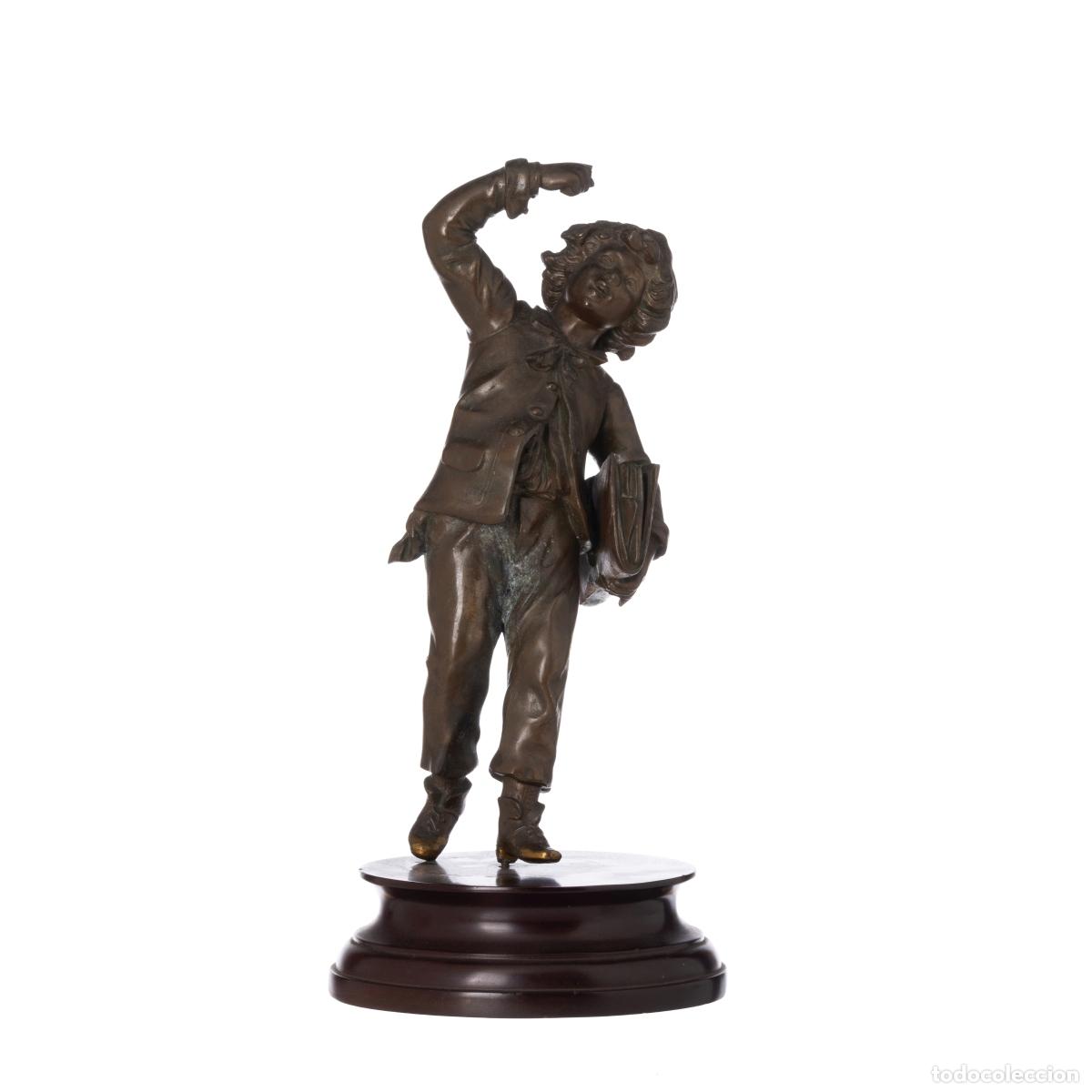 books: Escultura - Figura masculina con malet&iacute;n - Siglo XIX