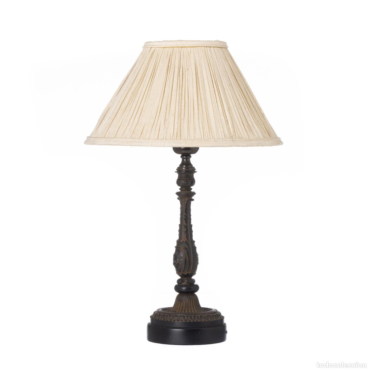 Libri di seconda mano: Iluminaci&oacute;n - L&aacute;mpara de mesa - Urbino Cione