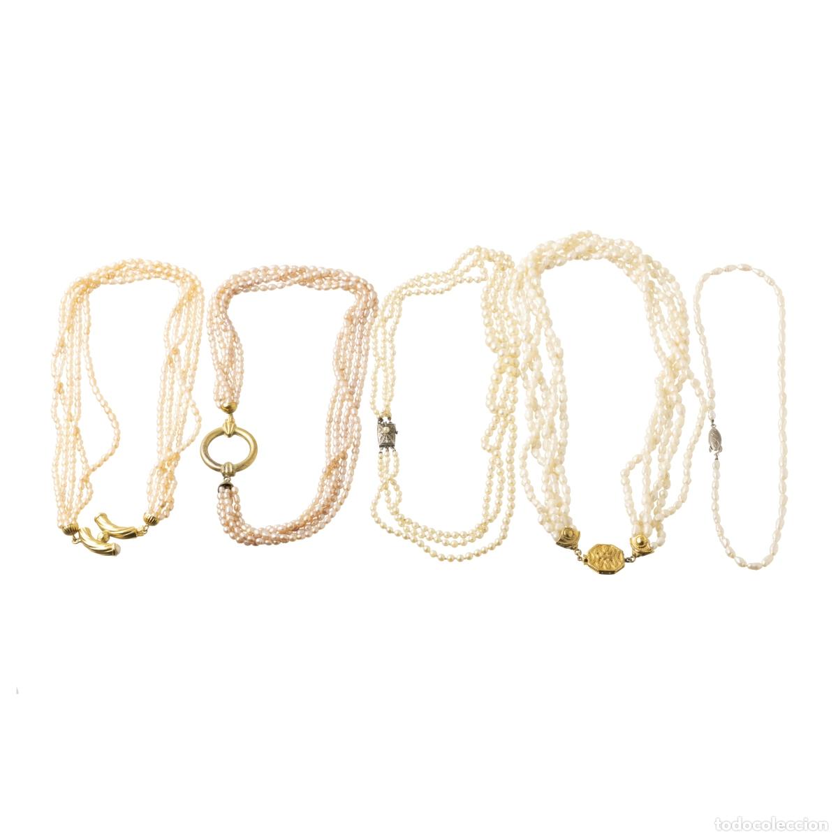 books: Joyas - Cuatro collares de perlas