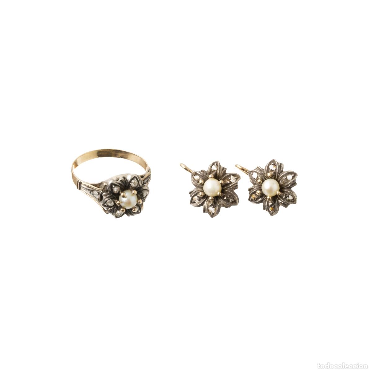 books: Joyas: Par de pendientes y anillo en plata y oro de 18 quilates.