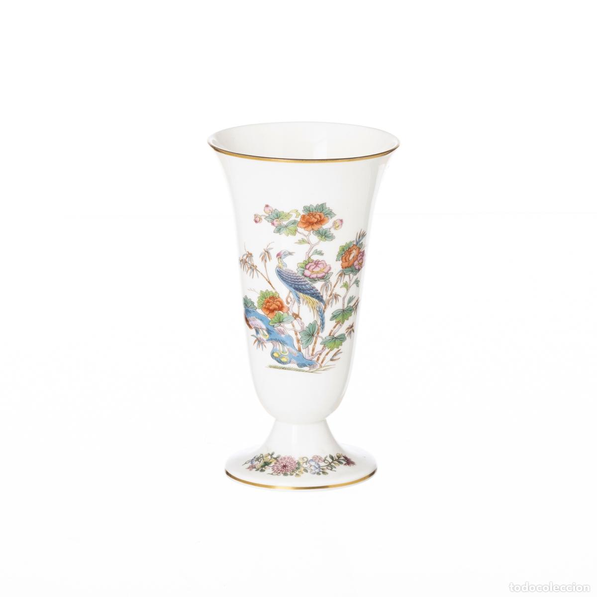 books: Jarra de porcelana Wedgwood