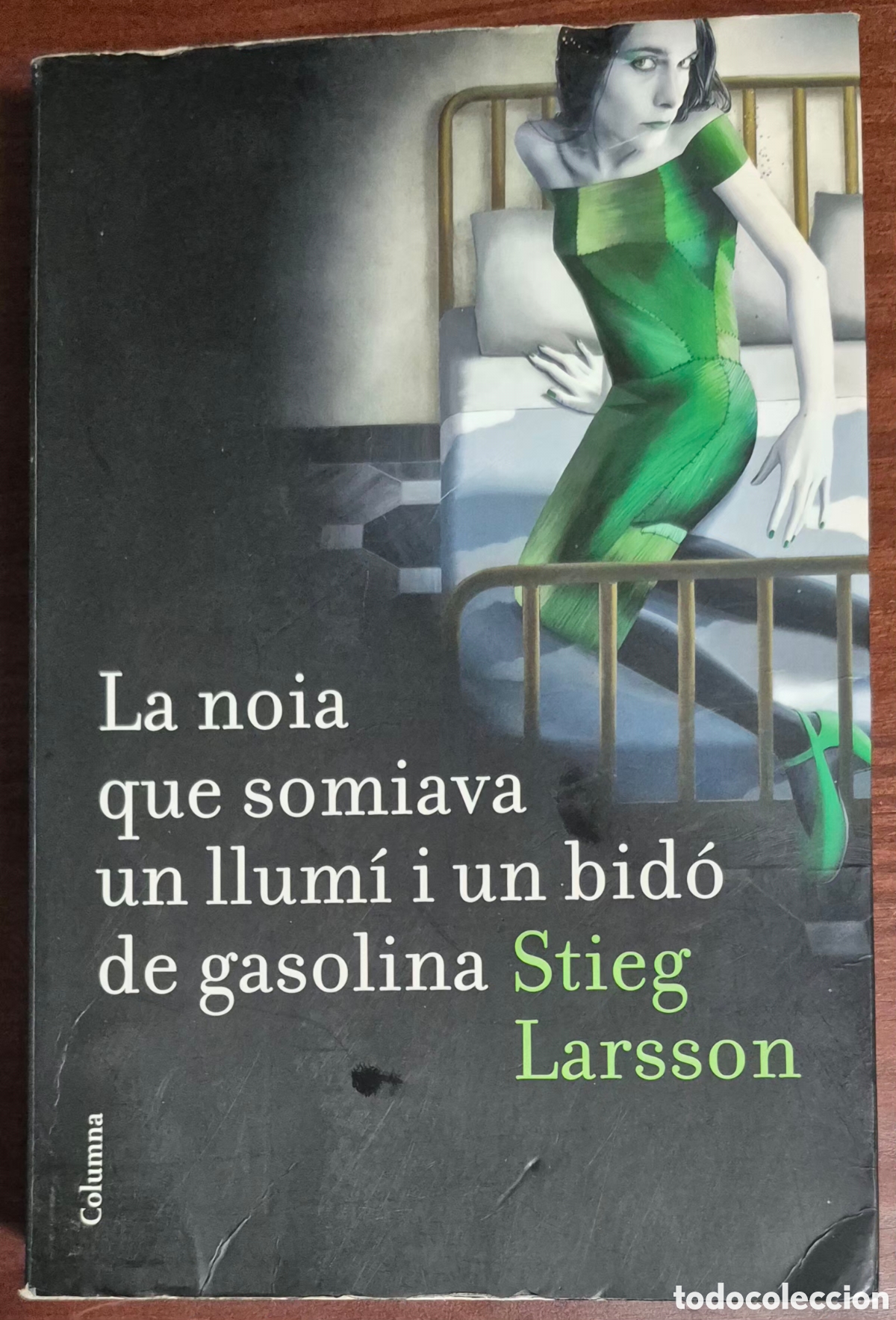 Libros: STIEG LARSSON - LA NOIA QUE SOMIAVA UN LLUM&Iacute; I UN BID&Oacute; DE GASOLINA