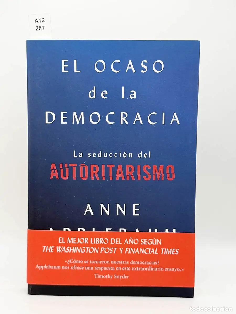 Libros: APPLEBAUM, Anne. - El ocaso de la democracia. La seducci&oacute;n del autoritarismo.