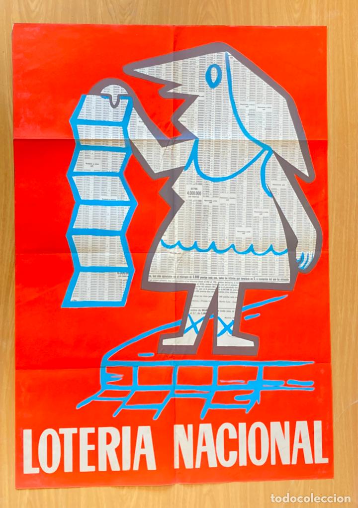 Loter&iacute;a nacional: LOTERIA NACIONAL, CARTEL LITOGRAFICO, VENDEDORA CON DECIMOS - A&Ntilde;OS 50/60