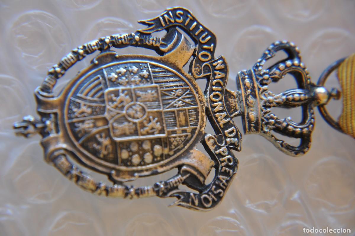 Loter&iacute;a nacional: MEDALLA EN PLATA, DEL INSTITUTO NACIONAL DE PREVISION, ORIGINAL.
