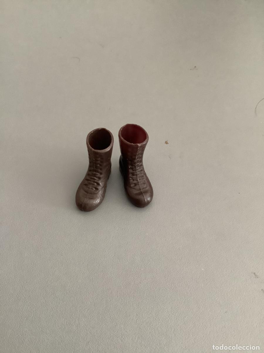 Madelman: Botas Marrones de Madelman Originales de Primera Generaci&oacute;n - Foto 1
