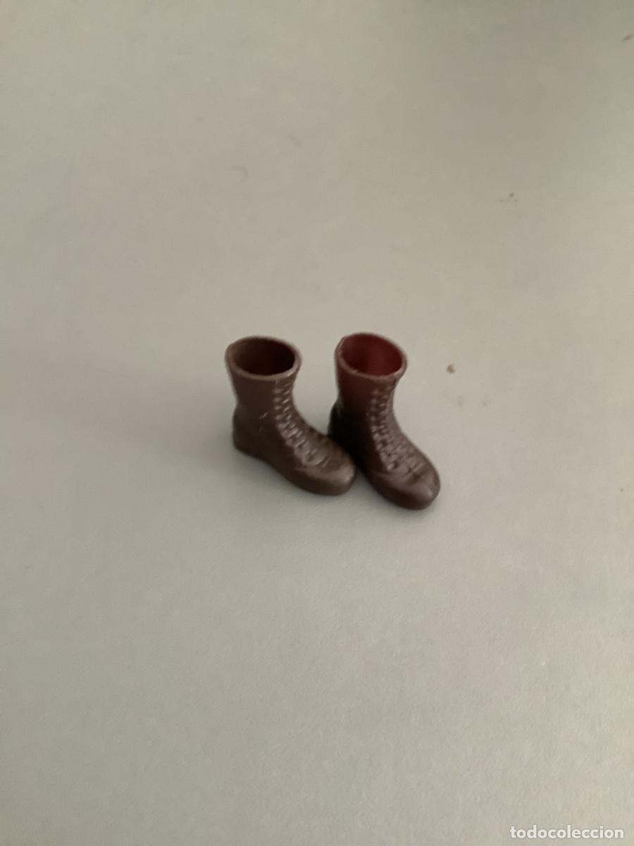 Madelman: Botas Marrones de Madelman Originales de Primera Generaci&oacute;n - Foto 2