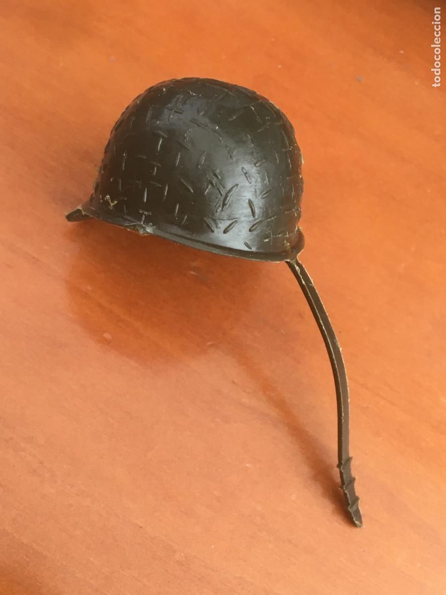 Madelman: madelman primera generacion casco militar con el barbuquejo