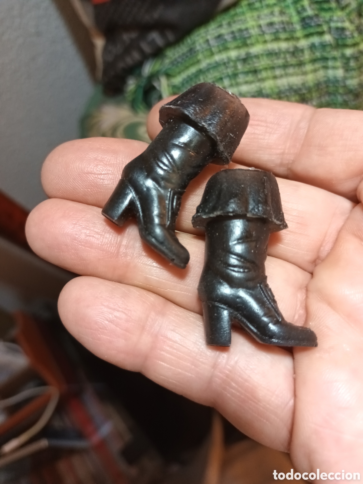 Madelman: MADELMAN. BOTAS DE CORSARIA CON EL PLASTICO CON ALGO DE REACCION QUIMICA. VER FOTOS