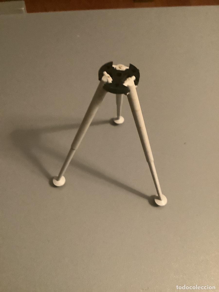 Madelman: Tr&iacute;pode del Anemometro del Explorador Polar Artico