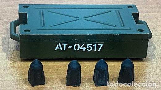 Madelman: MADELMAN ORIGINAL. CAJA DE MUNICI&Oacute;N MILITAR CON 4 CABEZAS DE MISILES.