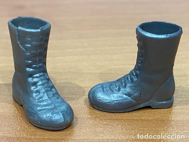Madelman: MADELMAN ORIGINAL. PAR DE BOTAS GRISES DE 1&ordf; ETAPA DEL ASTRONAUTA 2001.