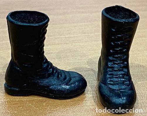 Madelman: MADELMAN ORIGINAL. PAR DE BOTAS NEGRAS DE 1&ordf; ETAPA.