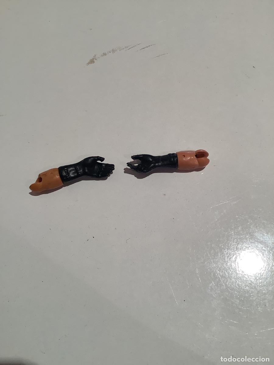 Madelman: Par de Brazos con Manos con Guantes Negros del Madelman Submarinista y Astronauta