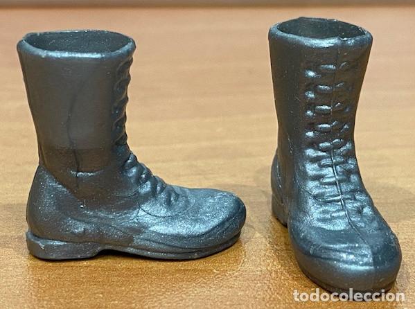Madelman: MADELMAN ORIGINAL. PAR DE BOTAS GRISES DE 1&ordf; ETAPA DEL ASTRONAUTA 2001.