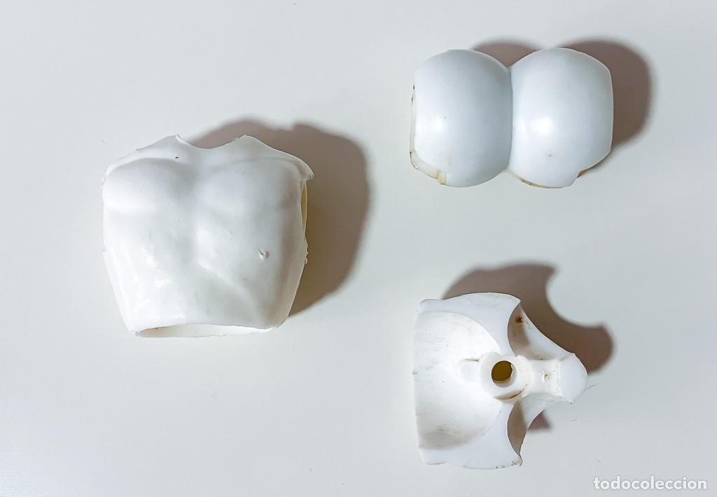 Madelman: MADELMAN TORSO, CINTURA Y CALZ&Oacute;N COLOR BLANCO, ORIGINAL A&Ntilde;OS 60-70