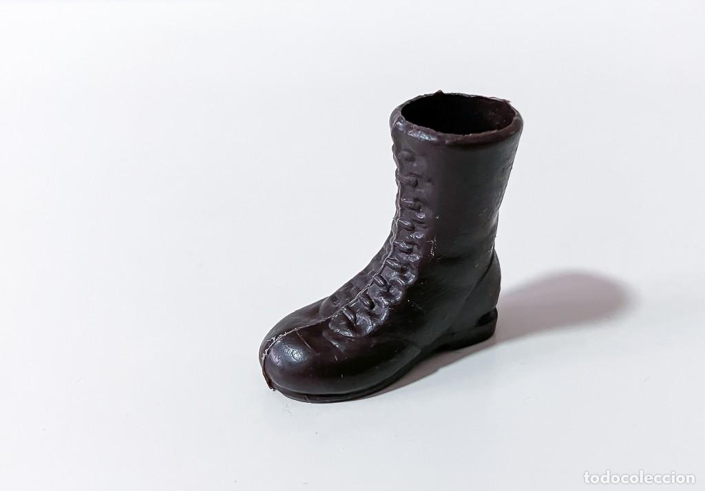 Madelman: BOTA IZQUIERDA MARR&Oacute;N OSCURA, ORIGINAL MADELMAN 1&ordf; GENERACION