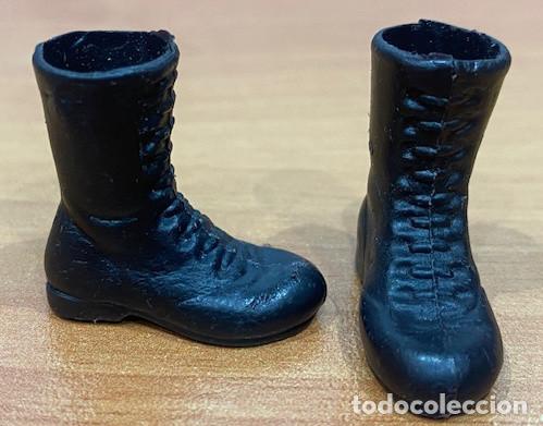 Madelman: MADELMAN ORIGINAL. PAR DE BOTAS MARRONES DE 1&ordf; ETAPA DEL POLICIA MONTADA DEL CANADA.
