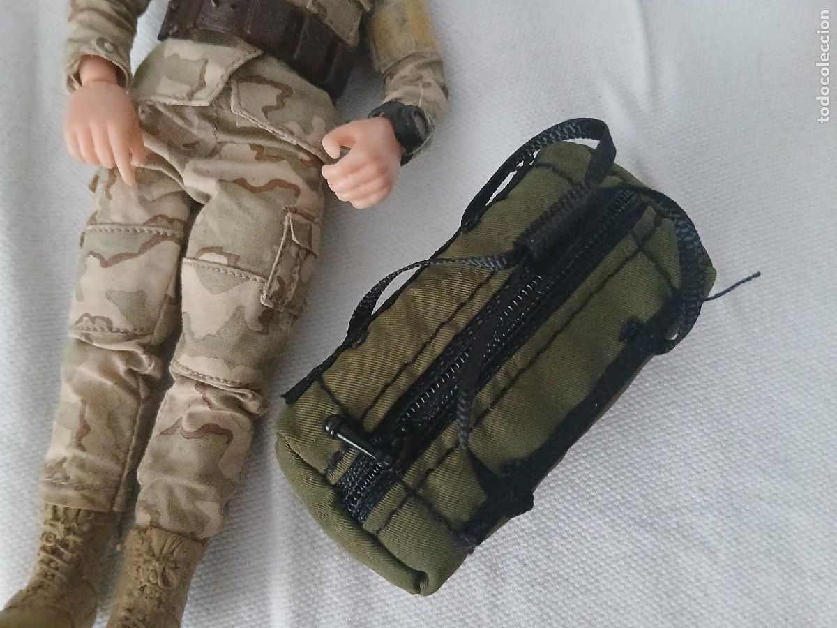 Madelman: bolsa de equipaje color verdoso, para madelman o decorar coches de radio control