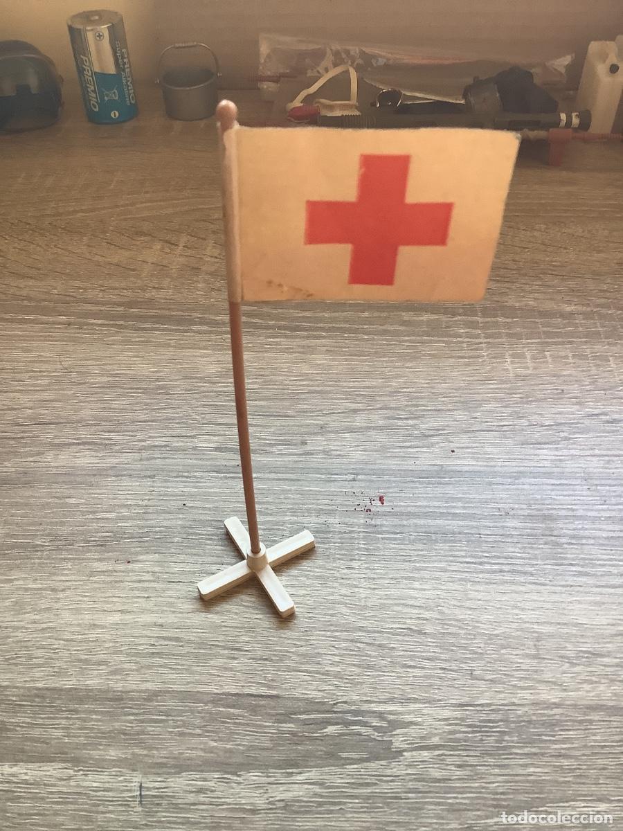 Madelman: Bandera de la Cruz Roja del Madelman Sanitario Militar
