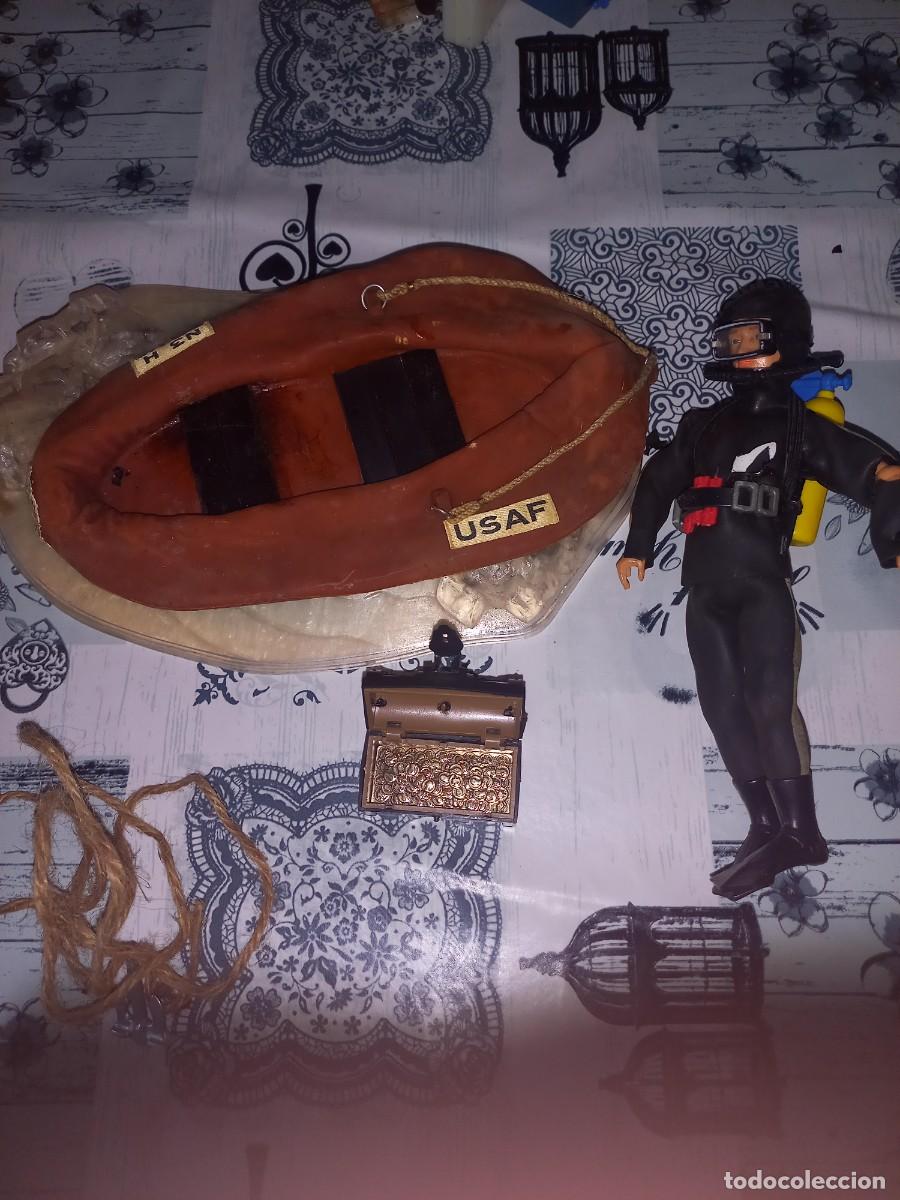 Madelman: MADELMAN HOMBRE RANA CON BALSA Y ALGUNOS ACCESORIOS