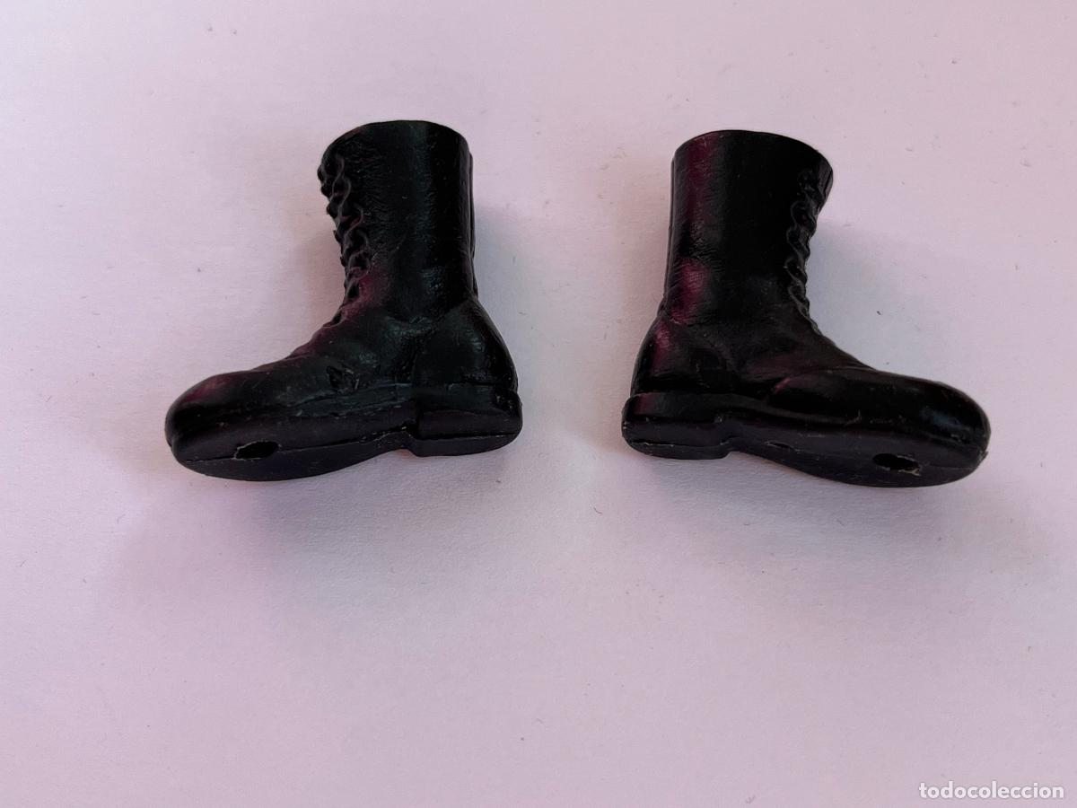 Madelman: MADELMAN - PAR DE BOTAS NEGRAS CON AGUJERO - Foto 2
