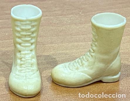 Madelman: MADELMAN ORIGINAL. PAR DE BOTAS BLANCAS POLIC&Iacute;A MILITAR DE 1&ordf; ETAPA.