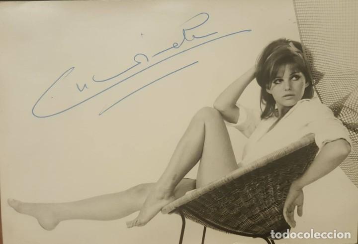 Manuscritos antiguos: AUT&Oacute;GRAFO CLAUDIA CARDINALE (1938-2025) - Foto 1